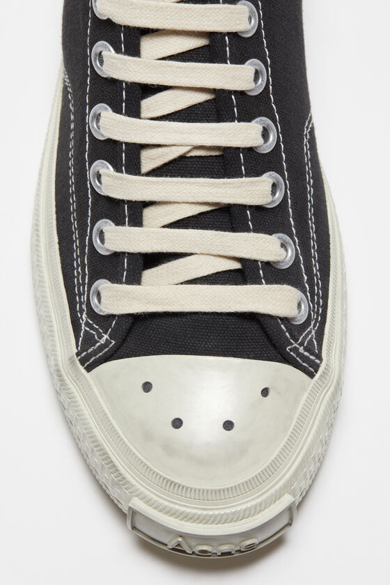 (image for) Acclaimed Low top sneakers